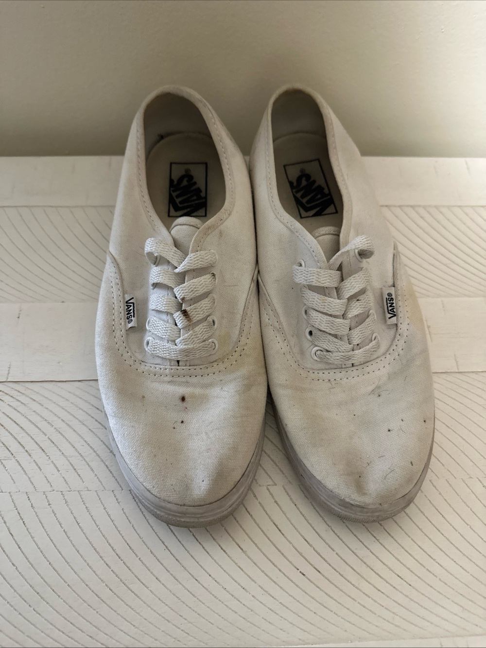Vans White Canvas Low-Top Sneakers Men’s 6.5 / Womens 8